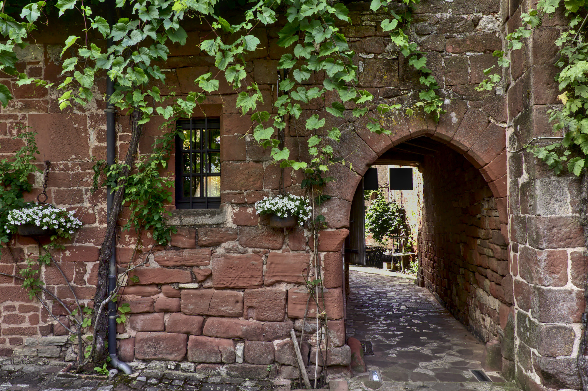 Fonds d'cran Voyages : Europe France > Limousin collonges-la-rouge