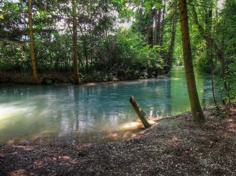 Fonds d'cran Nature Fleuves - Rivires - Torrents Et la rivire coule....