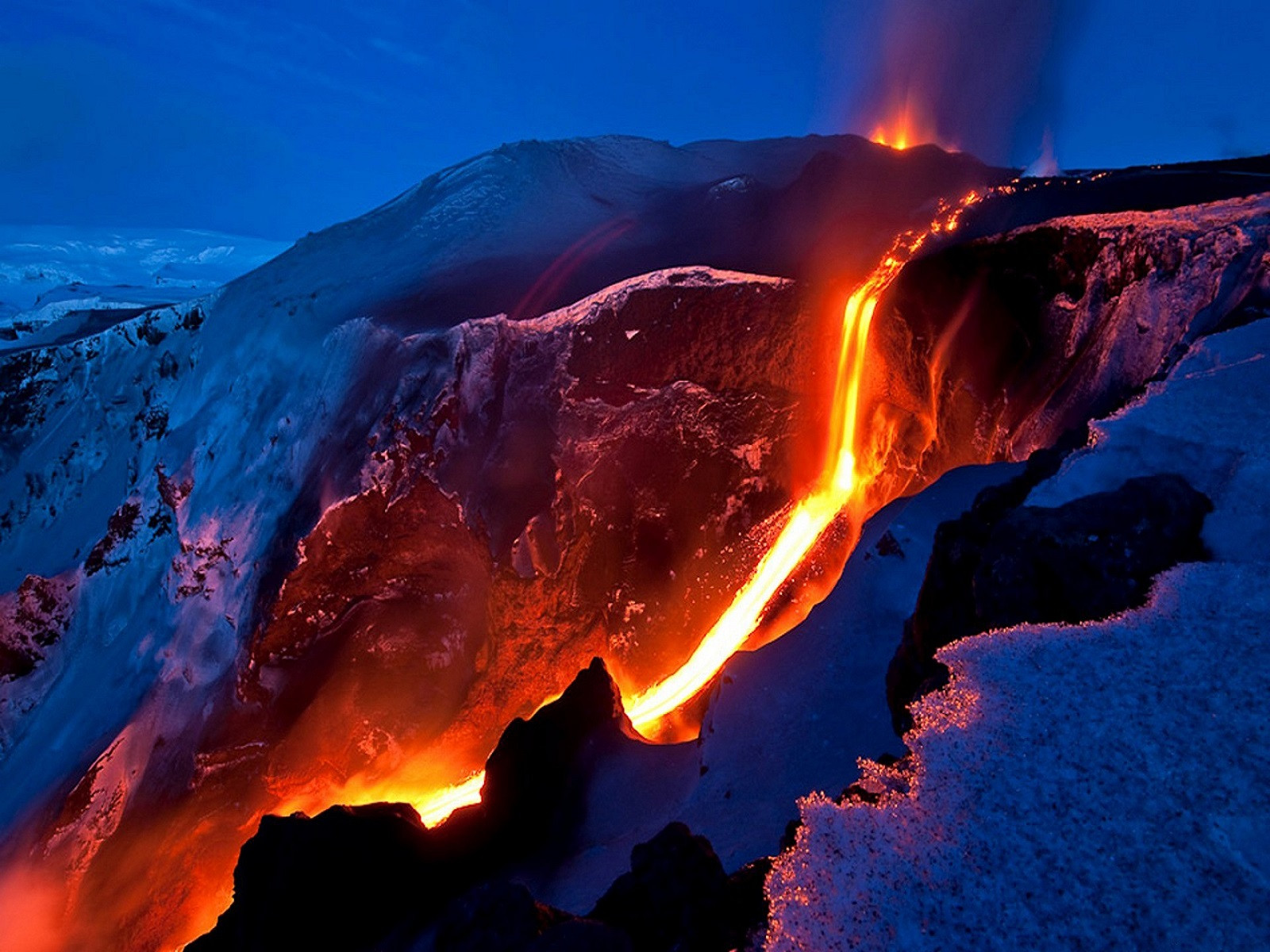 Fonds d'cran Nature Lave Magnifique descente de lave