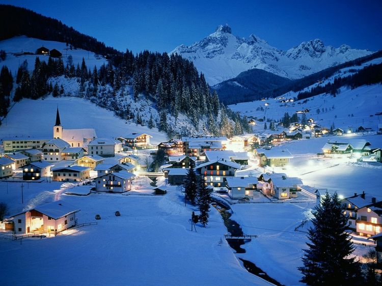 Fonds d'cran Nature Saisons - Hiver Ville autrichienne la nuit