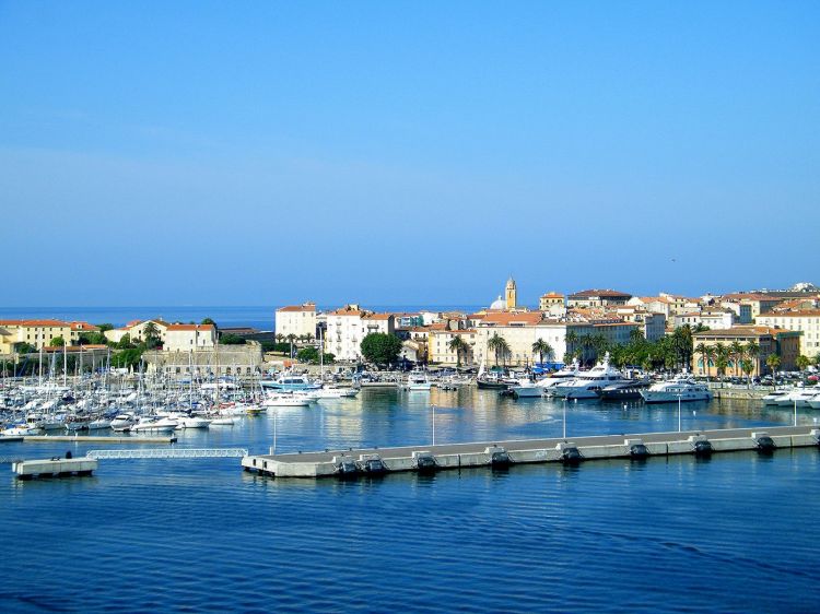 Fonds d'cran Constructions et architecture Ports - Quais Port d'Ajaccio