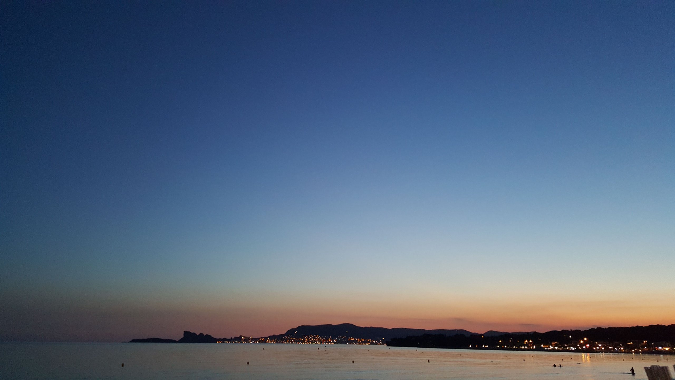 Fonds d'cran Nature Couchers et levers de Soleil golf de La Ciotat vu de la plage des Lecques