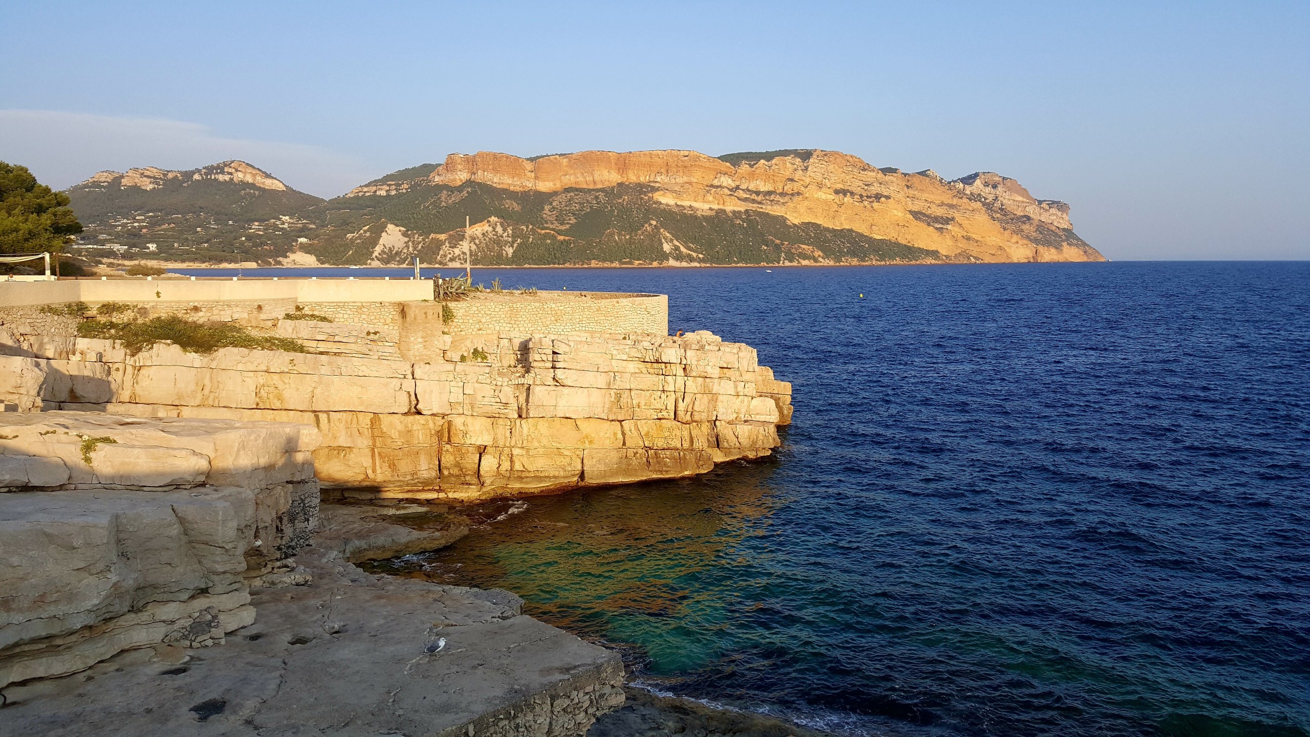 Fonds d'cran Nature Mers - Ocans - Plages Vue sur le Cap Canaille, Cassis 13