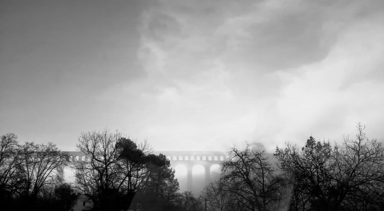 Fonds d'cran Constructions et architecture Ponts - Aqueducs Aqueduc de Roquefavour (13) dans la brume