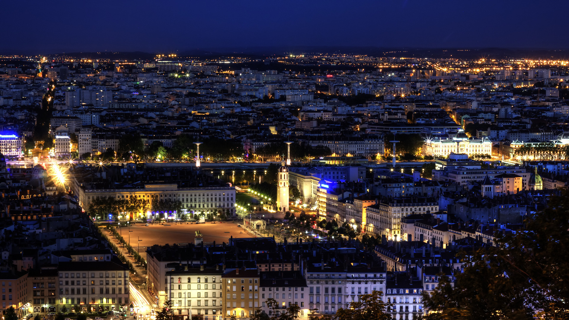 Wallpapers Constructions and architecture Cities - Towns Lyon - Nuit sur la Place Bellecour  