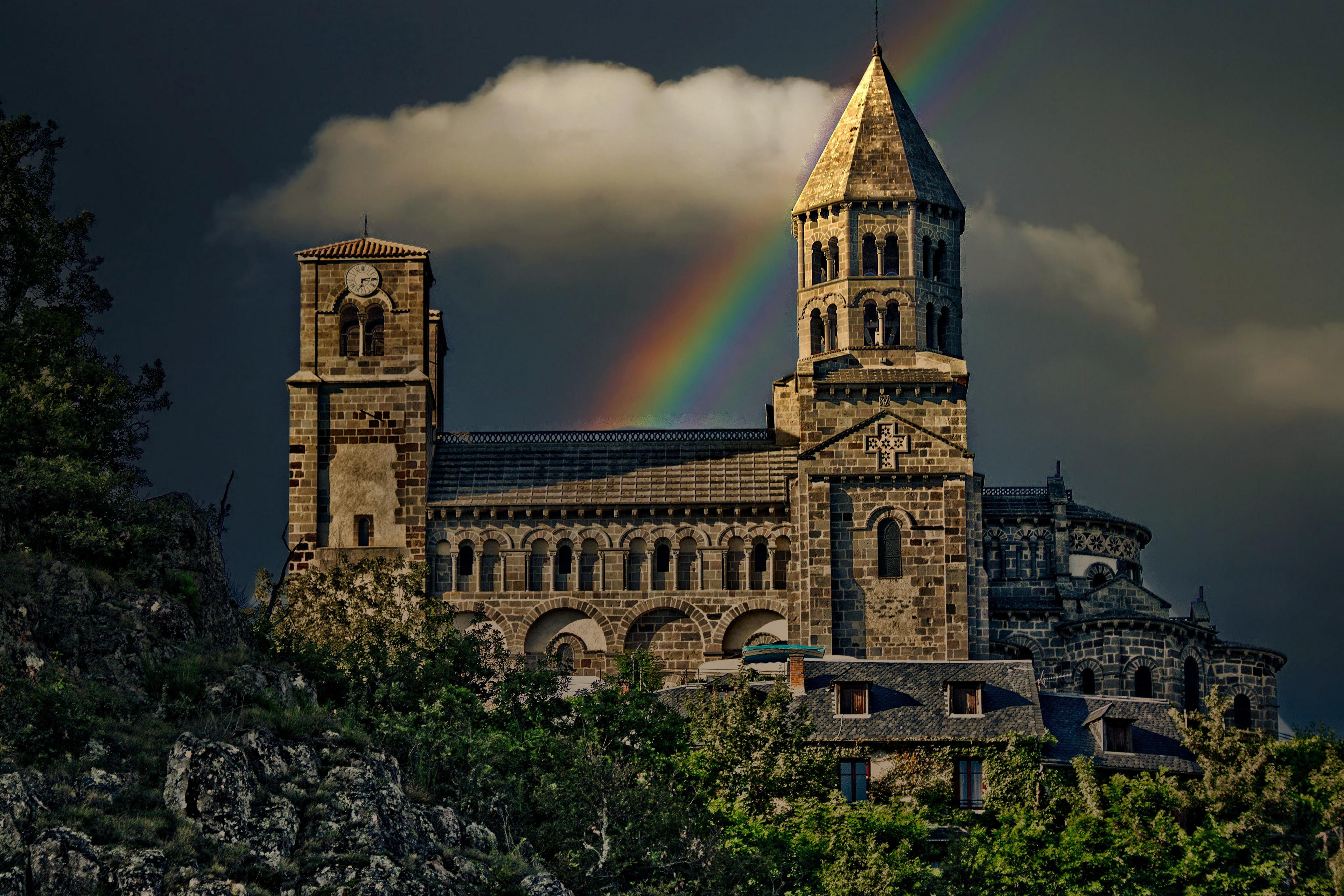 Fonds d'cran Constructions et architecture Edifices Religieux Eglise de Saint-Nectaire Auvergne France