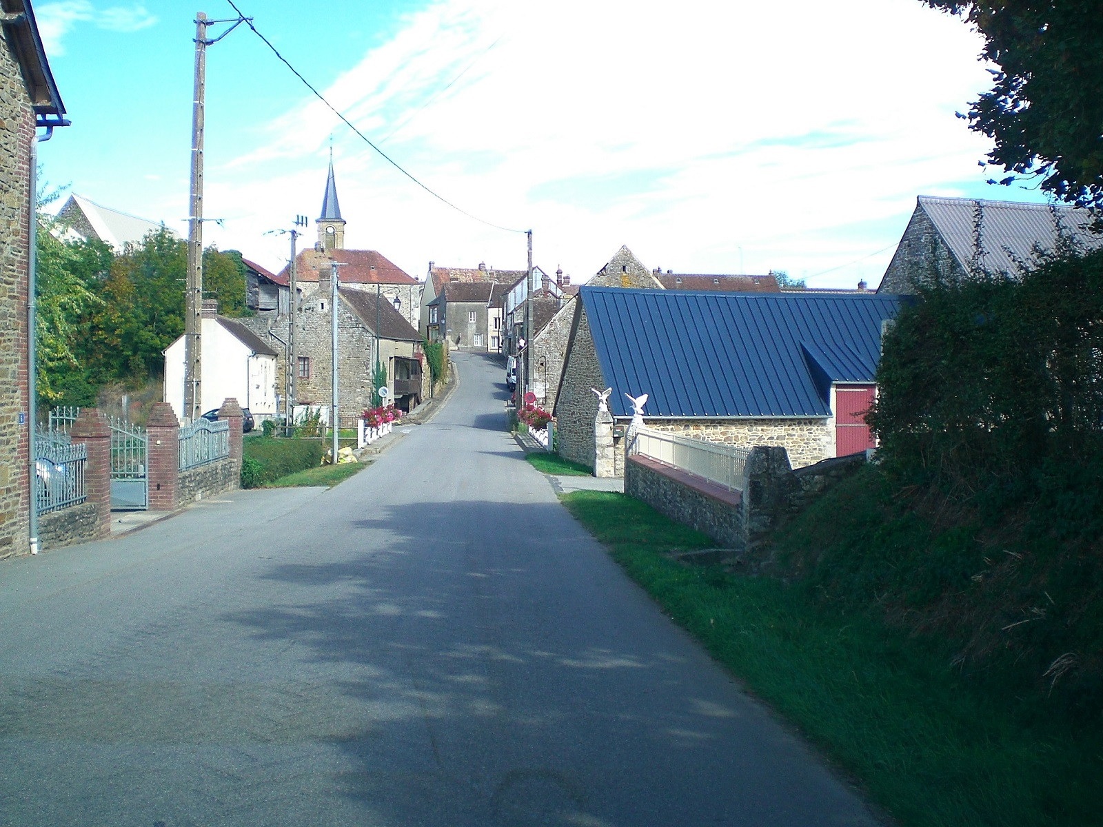 Wallpapers Constructions and architecture Cities - Towns Entrée de BOUCE & ses beaux aigles