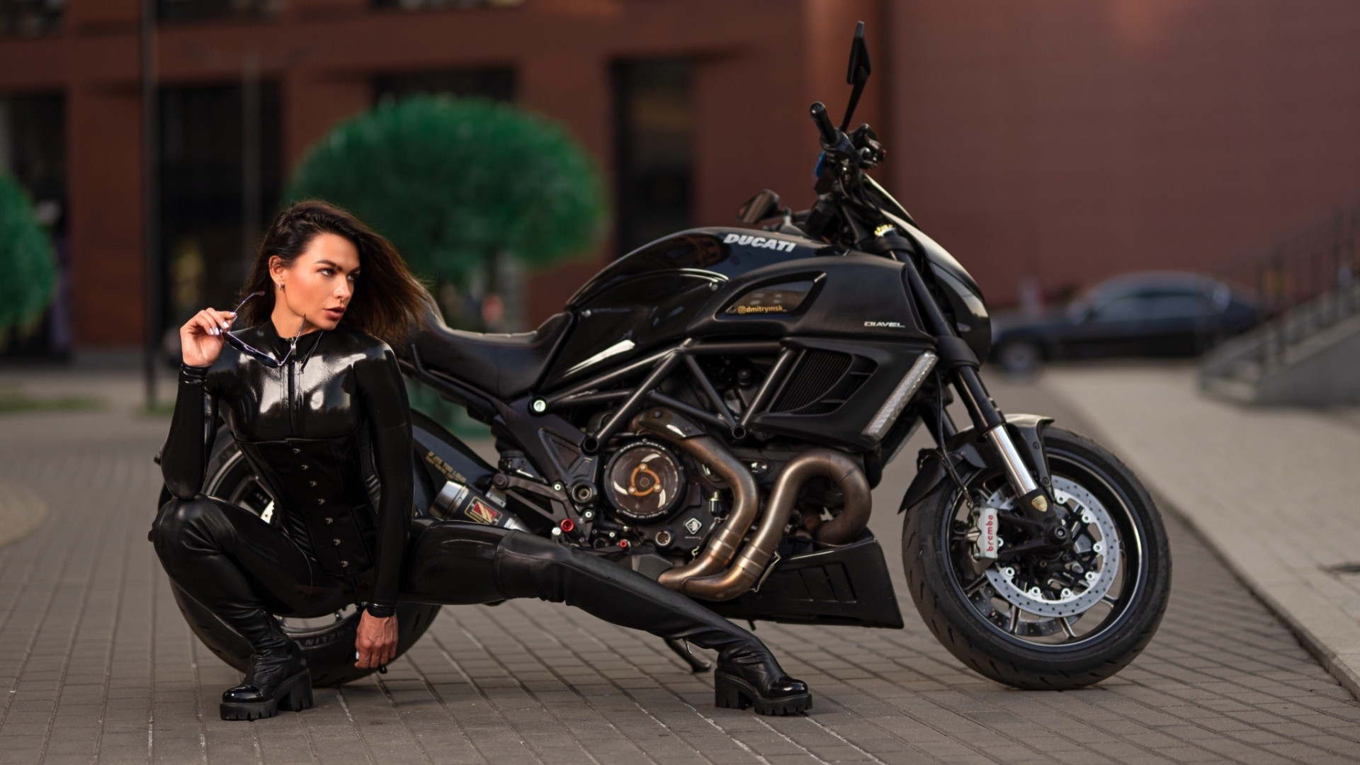 Wallpapers Motorbikes Girls and motorbikes 