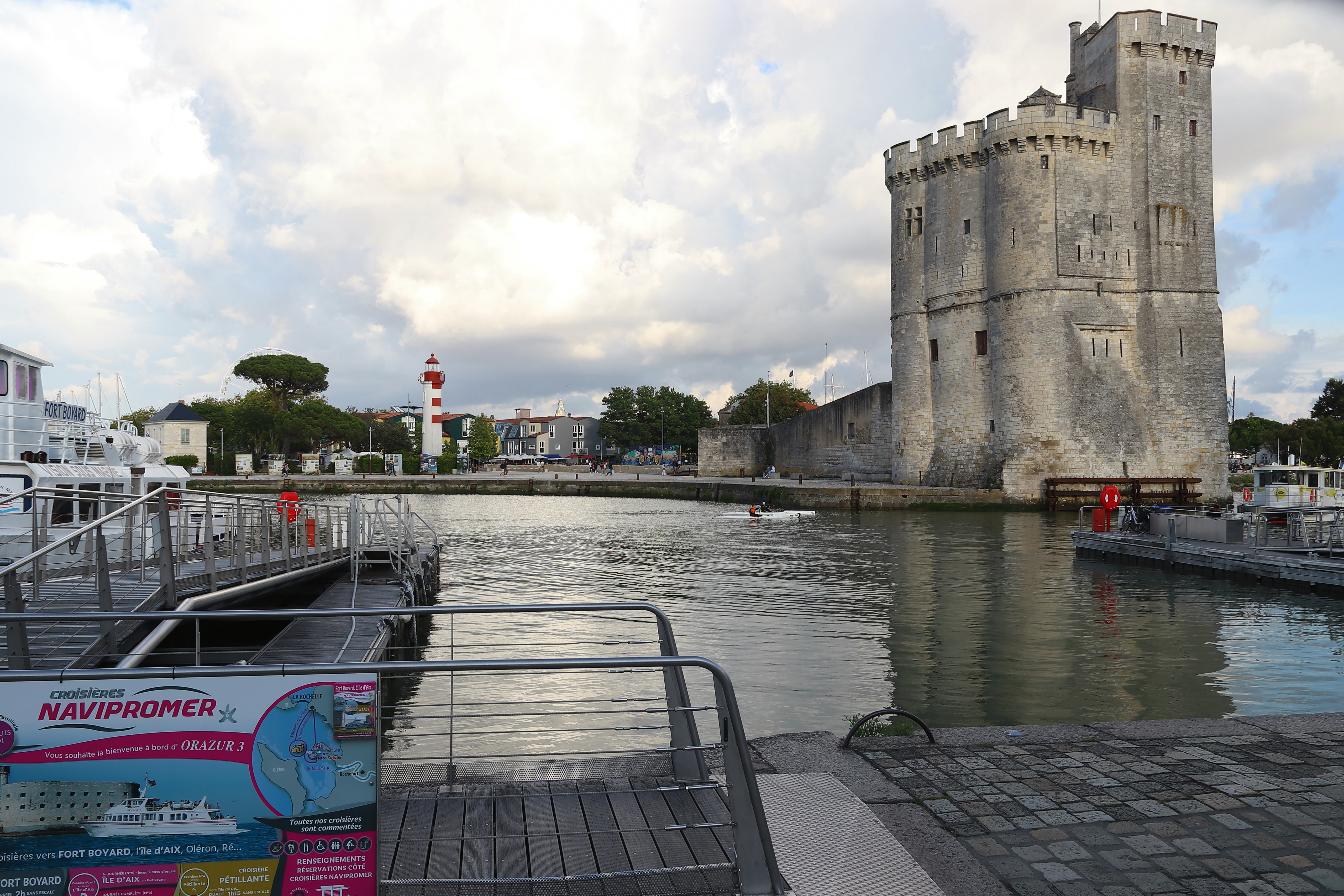 Fonds d'cran Constructions et architecture Ports - Quais Tour de La Rochelle