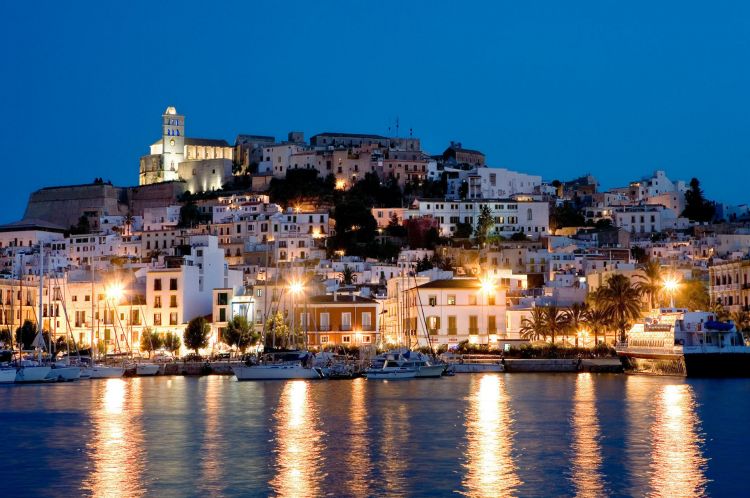 Fonds d'cran Constructions et architecture Ports - Quais Ville d'IBIZA le soir